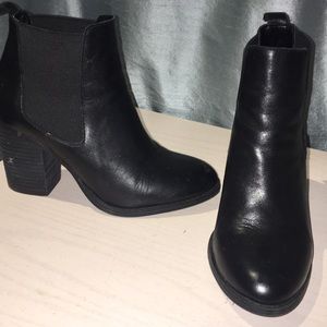 Steve Madden black booties